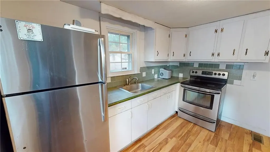 61 Easton Avenue Warwick RI 02888