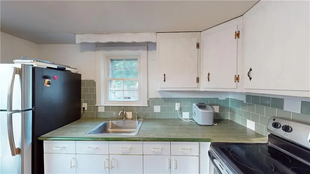 61 Easton Avenue Warwick RI 02888