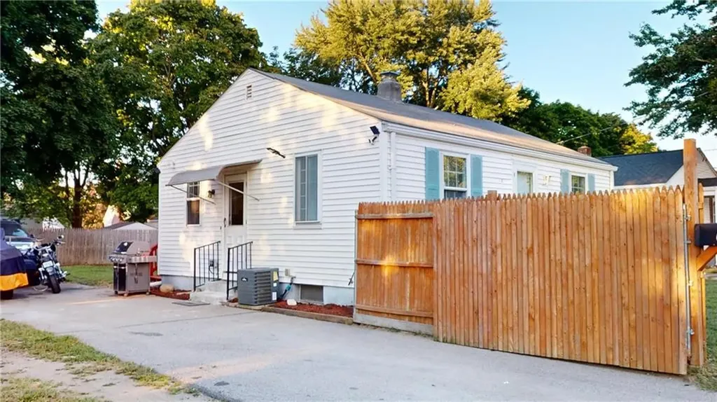 61 Easton Avenue Warwick RI 02888