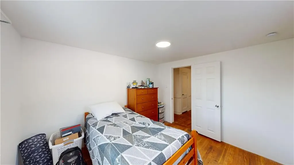 61 Easton Avenue Warwick RI 02888