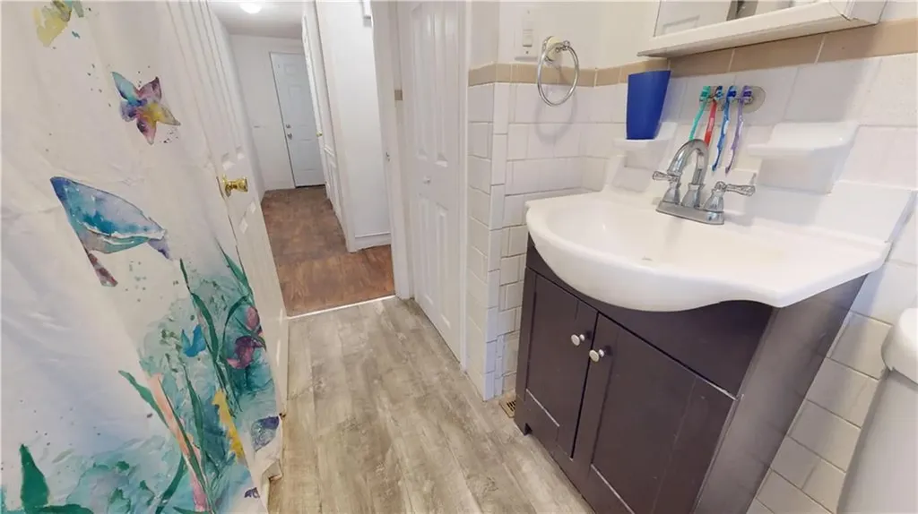 61 Easton Avenue Warwick RI 02888