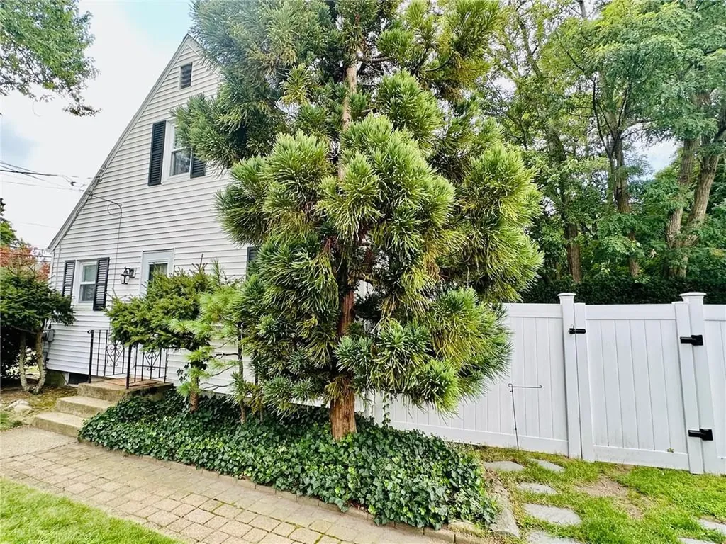 652 Benefit Street Pawtucket RI 02861