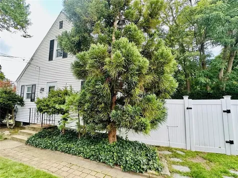 652 Benefit Street Pawtucket RI 02861