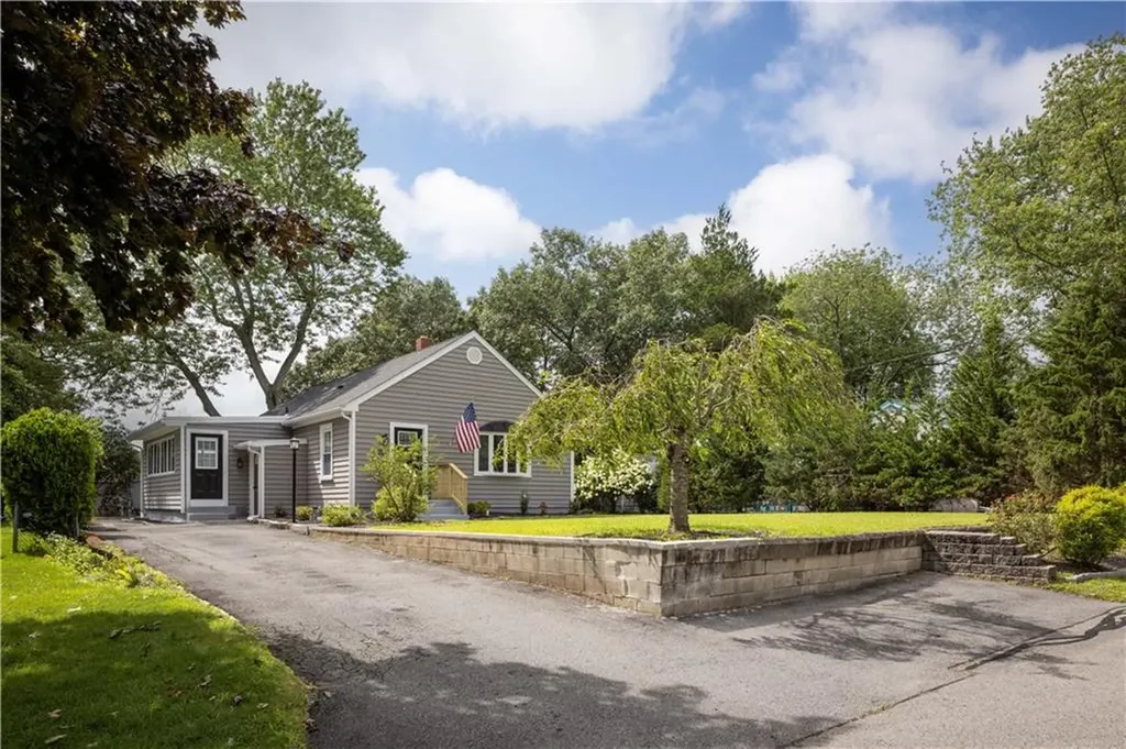 207 Oak Tree Avenue Warwick RI 02886