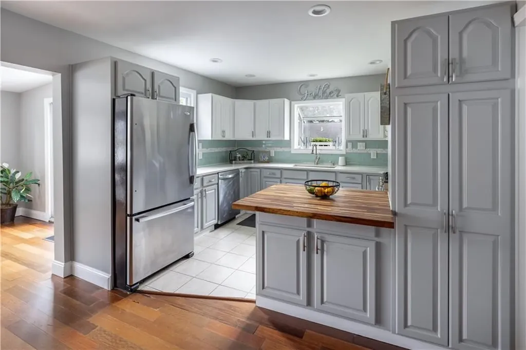 207 Oak Tree Avenue Warwick RI 02886