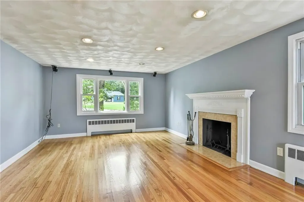 2 Plantation Street Warwick RI 02886