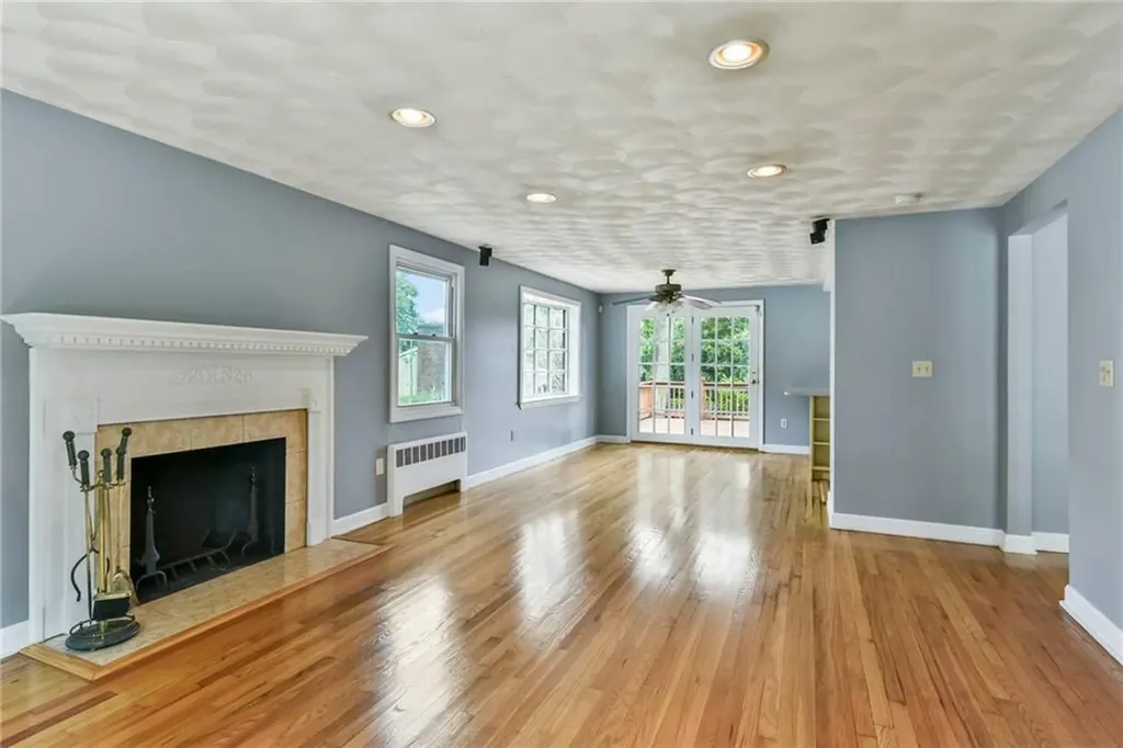 2 Plantation Street Warwick RI 02886