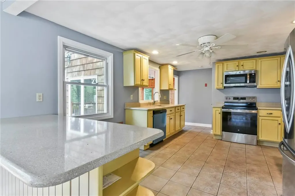 2 Plantation Street Warwick RI 02886