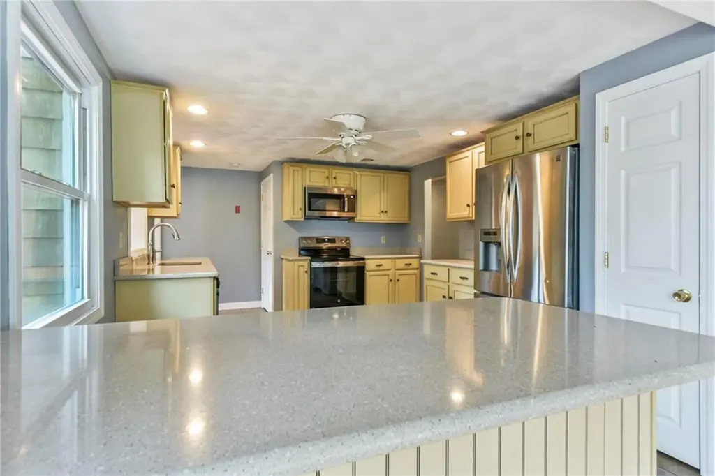 2 Plantation Street Warwick RI 02886