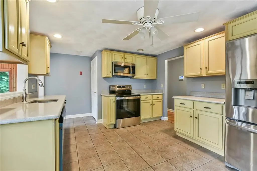 2 Plantation Street Warwick RI 02886