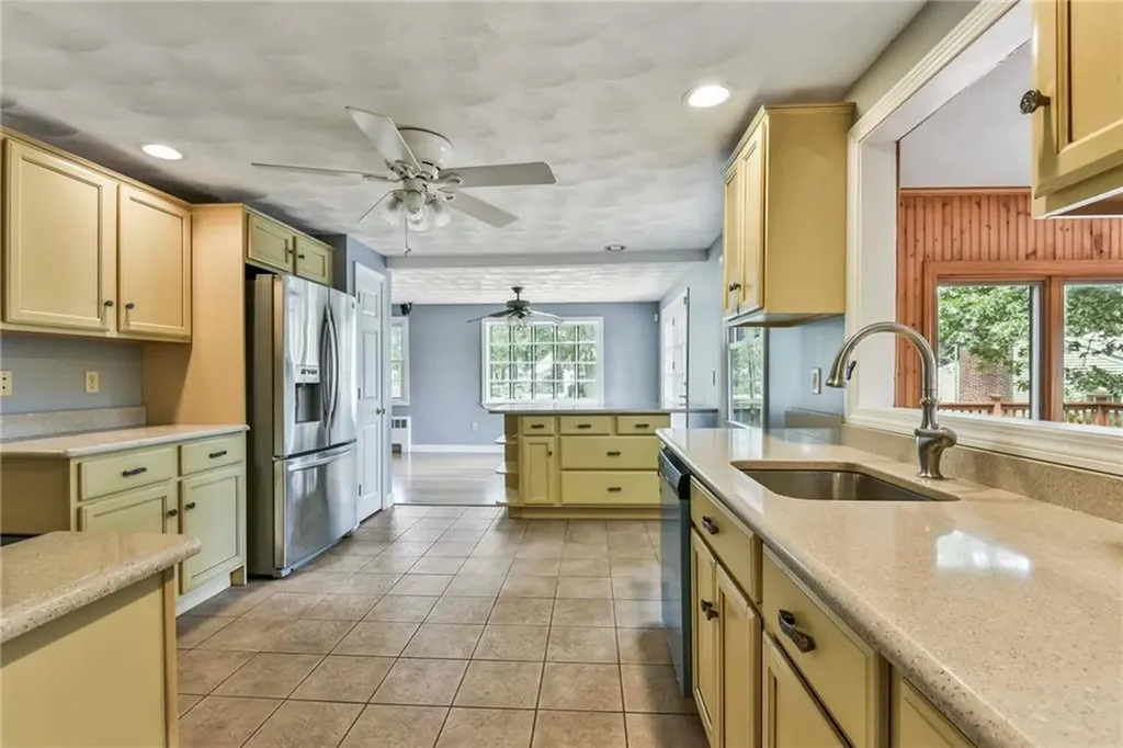 2 Plantation Street Warwick RI 02886