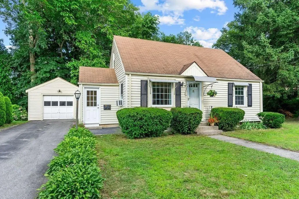 52 Holden Street Warwick RI 02889
