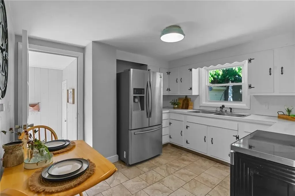 52 Holden Street Warwick RI 02889