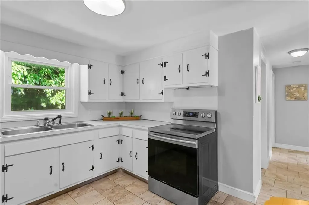 52 Holden Street Warwick RI 02889