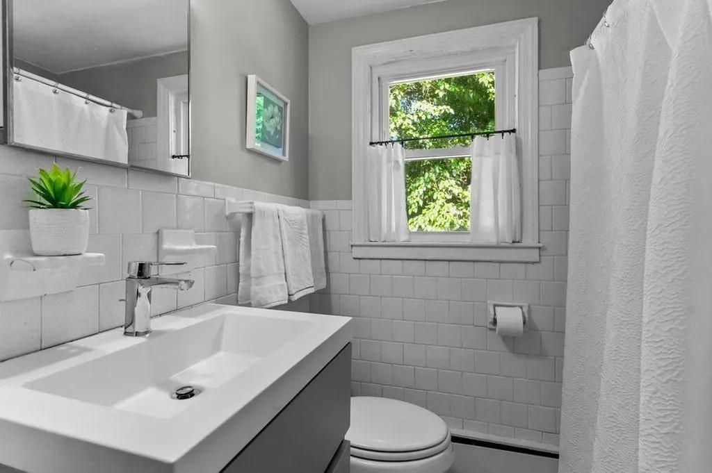 52 Holden Street Warwick RI 02889