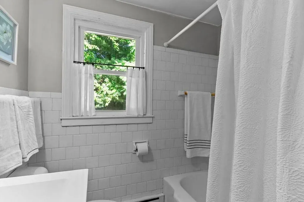 52 Holden Street Warwick RI 02889