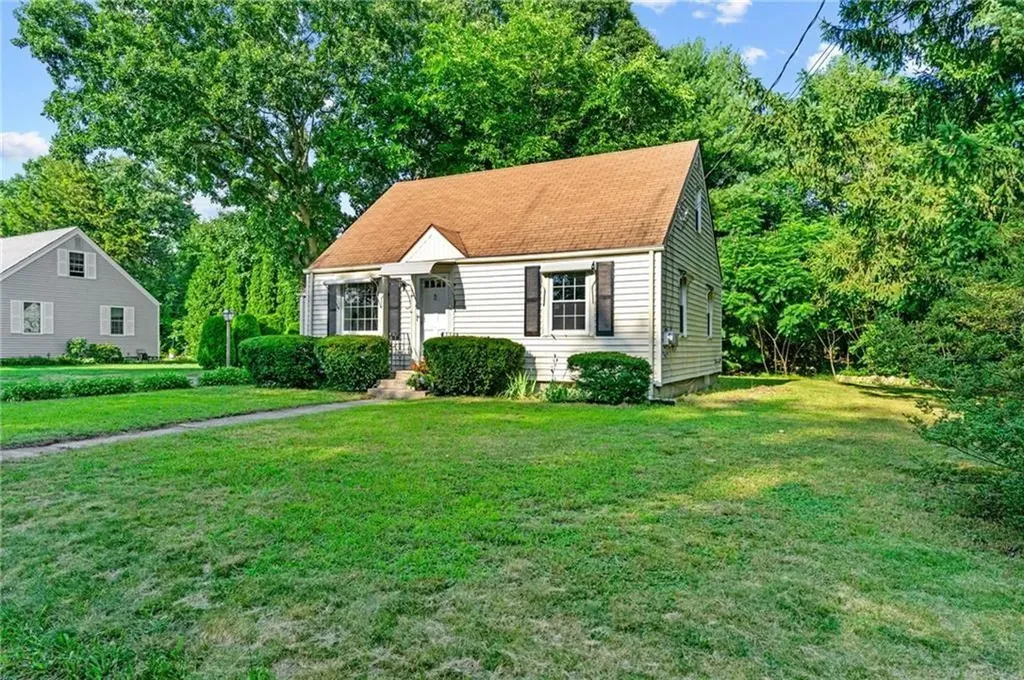 52 Holden Street Warwick RI 02889