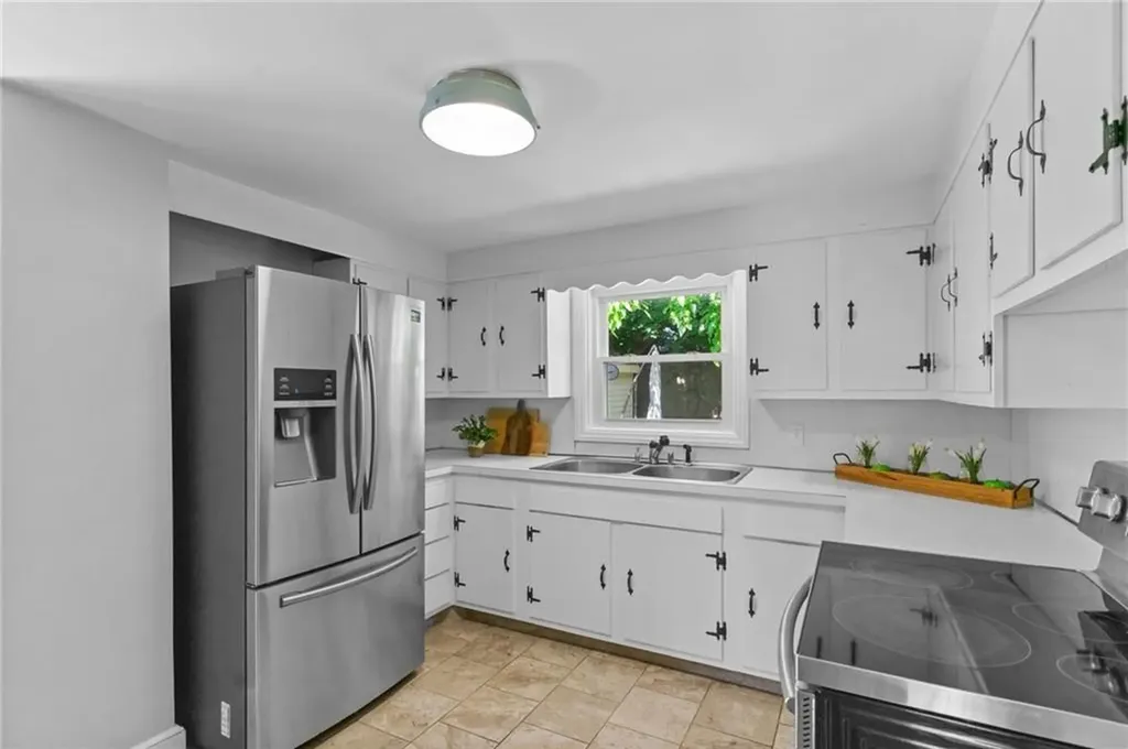52 Holden Street Warwick RI 02889