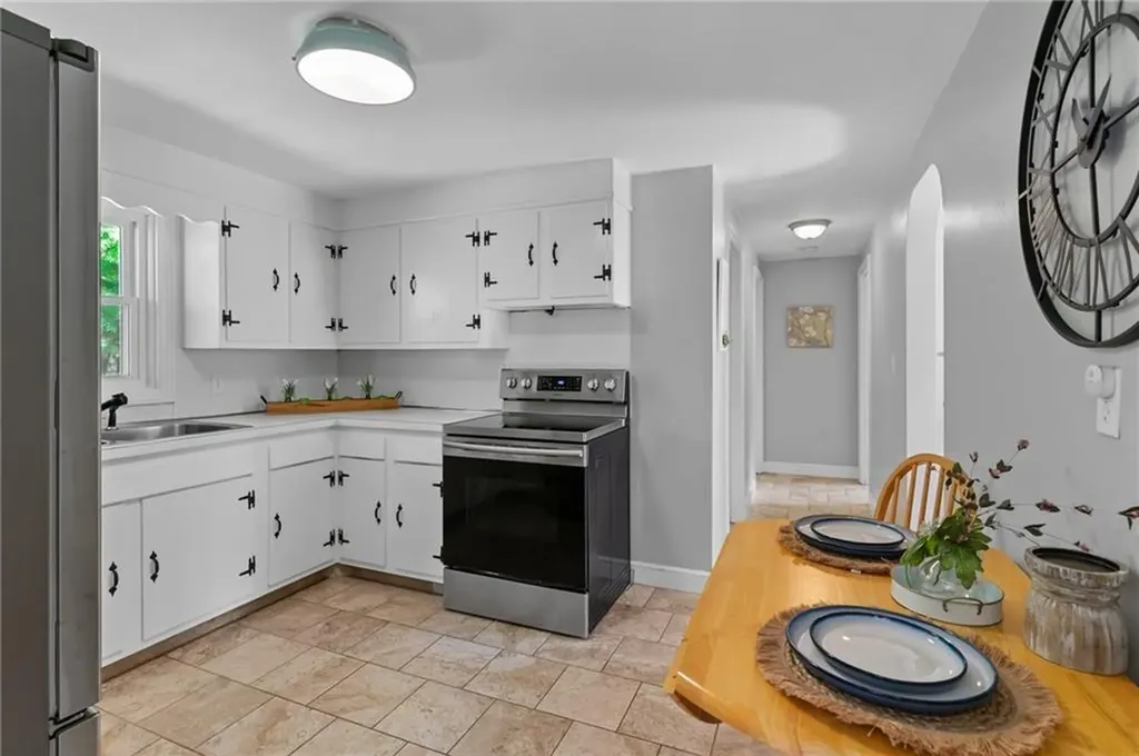 52 Holden Street Warwick RI 02889