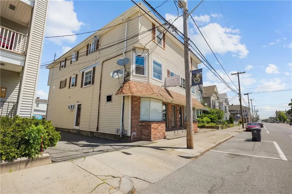 654 Central Avenue Pawtucket RI 02861