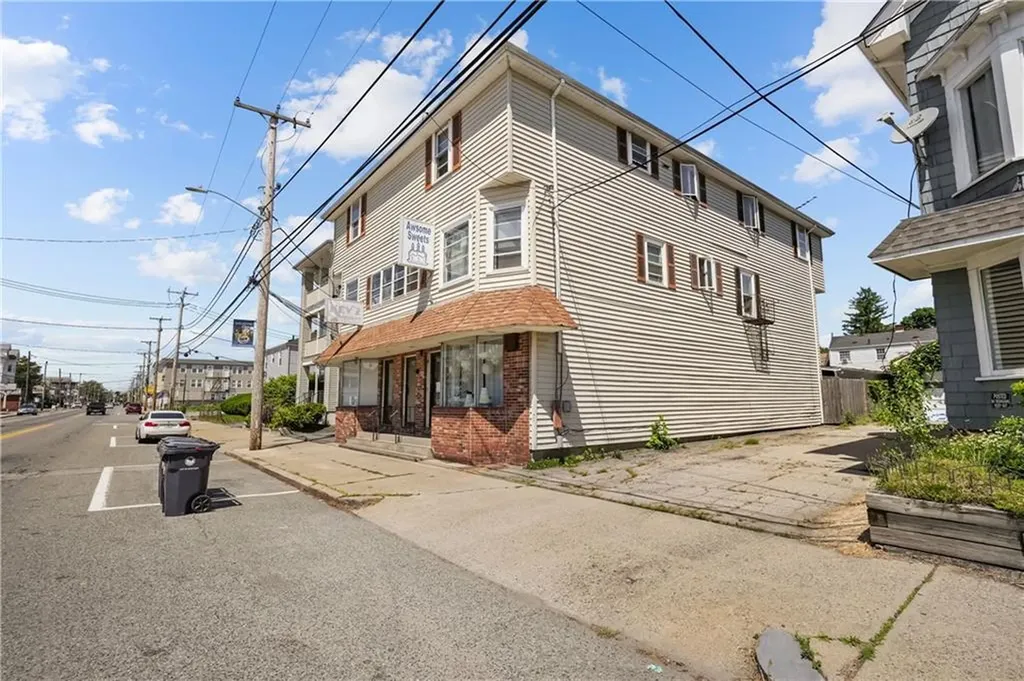 654 Central Avenue Pawtucket RI 02861