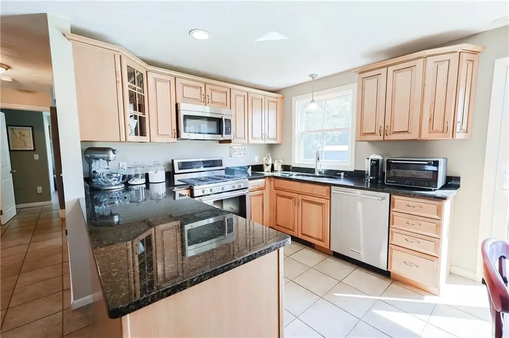 3 Marie Drive Bristol RI 02809