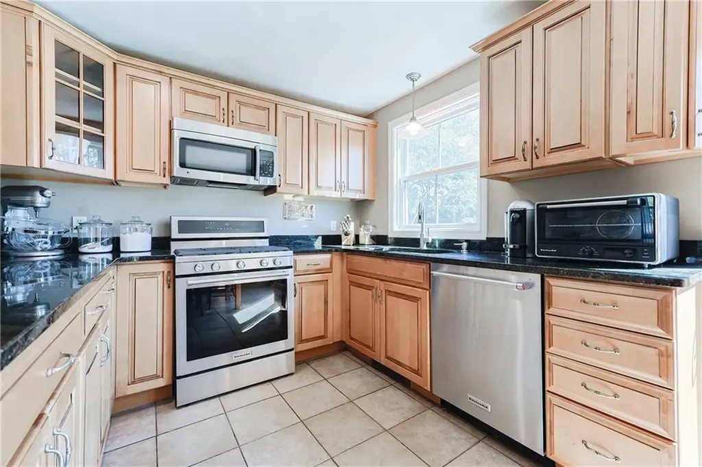 3 Marie Drive Bristol RI 02809