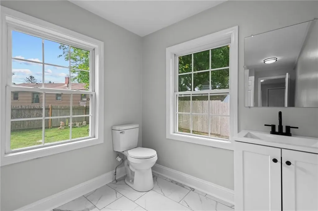 78 Viewesta Road Warwick RI 02886