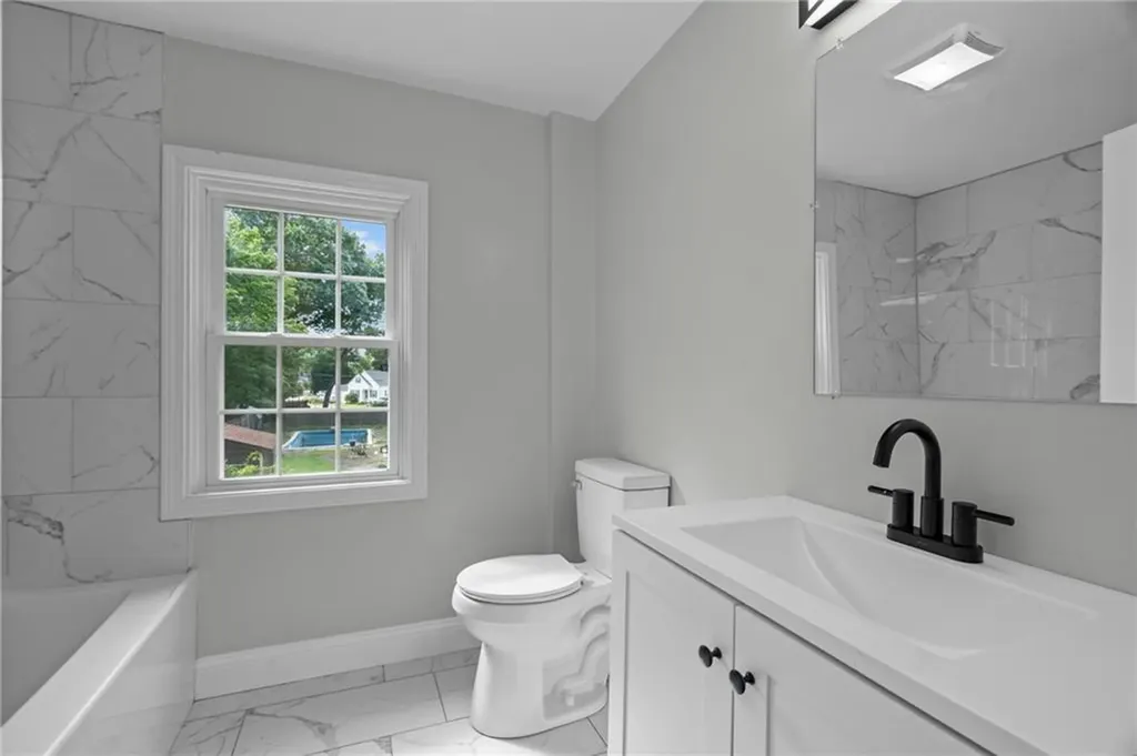 78 Viewesta Road Warwick RI 02886