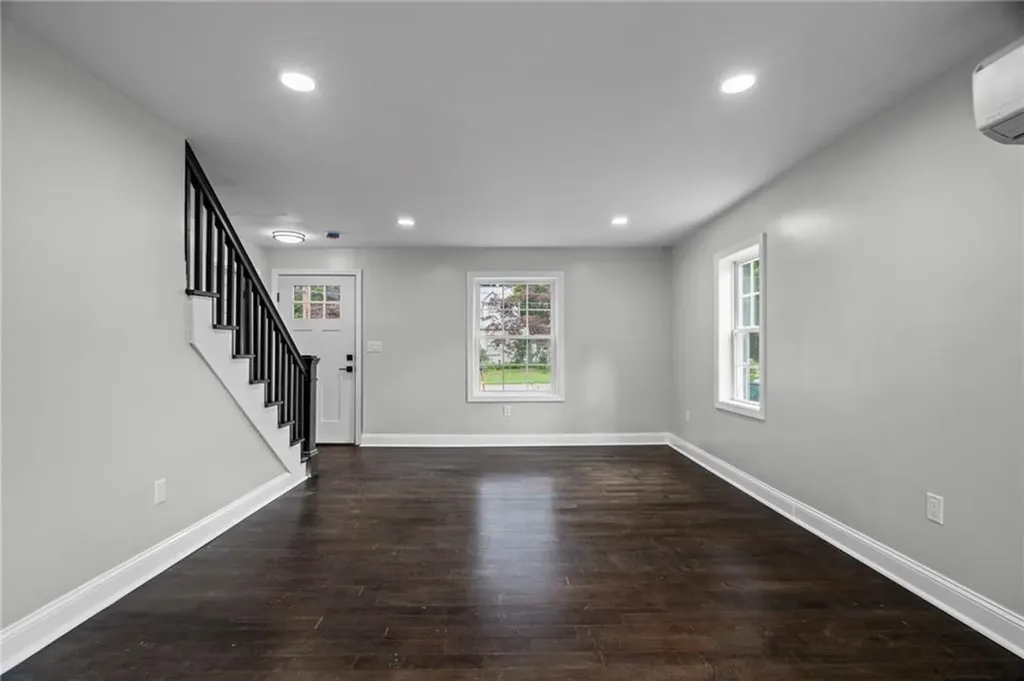 78 Viewesta Road Warwick RI 02886