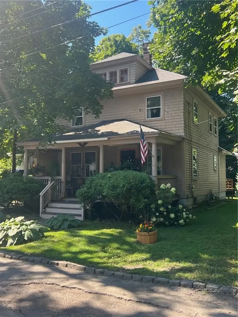 65 Spruce Street Warwick RI 02886
