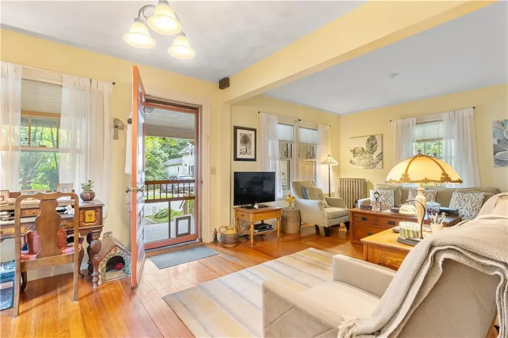 65 Spruce Street Warwick RI 02886