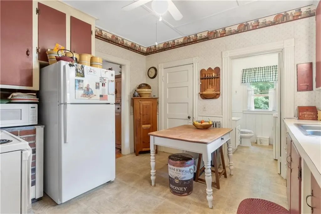 65 Spruce Street Warwick RI 02886