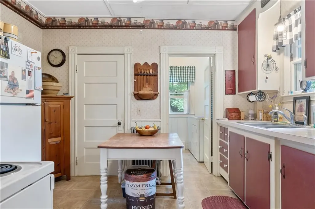 65 Spruce Street Warwick RI 02886