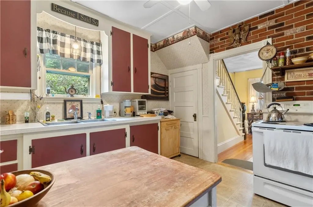 65 Spruce Street Warwick RI 02886
