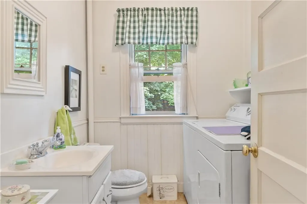 65 Spruce Street Warwick RI 02886