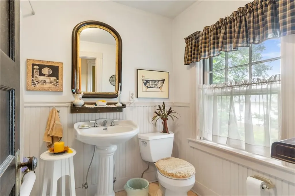 65 Spruce Street Warwick RI 02886