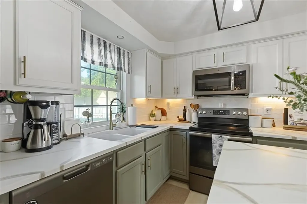 77 Speck Avenue Cranston RI 02910