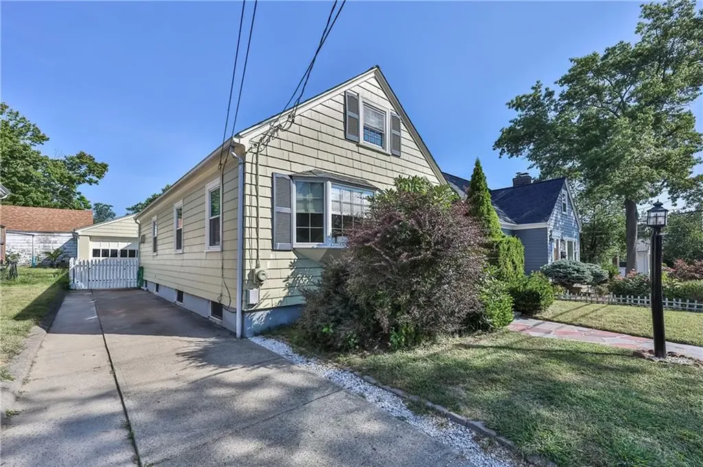 75 Metropolitan Road Providence RI 02908