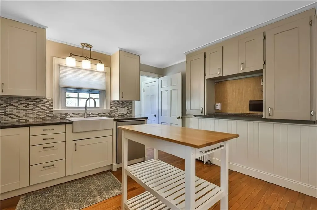 75 Metropolitan Road Providence RI 02908