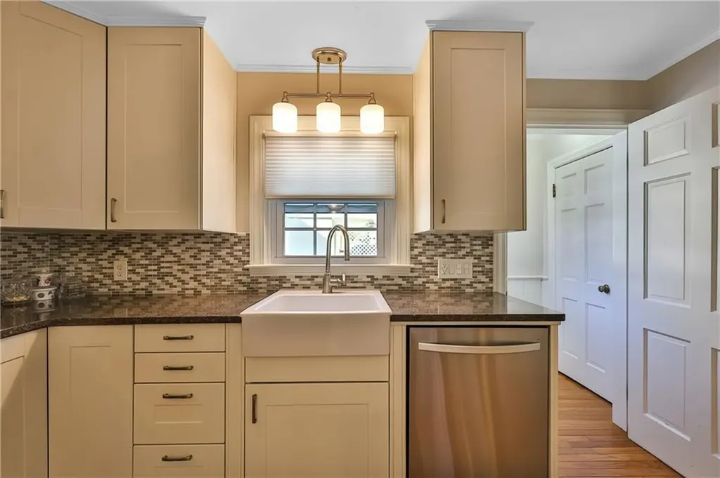 75 Metropolitan Road Providence RI 02908