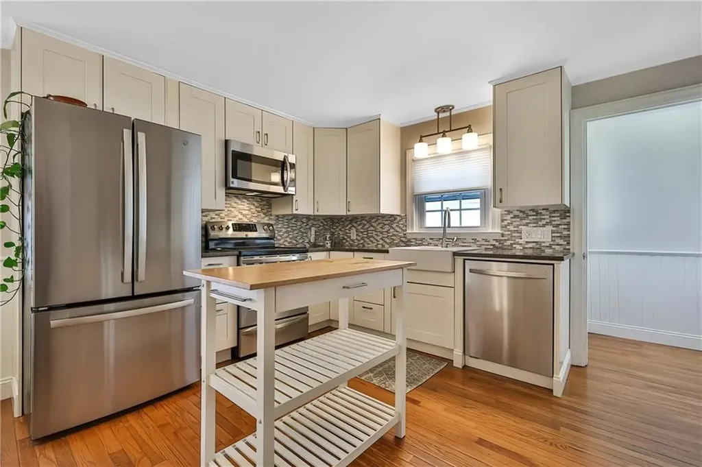 75 Metropolitan Road Providence RI 02908