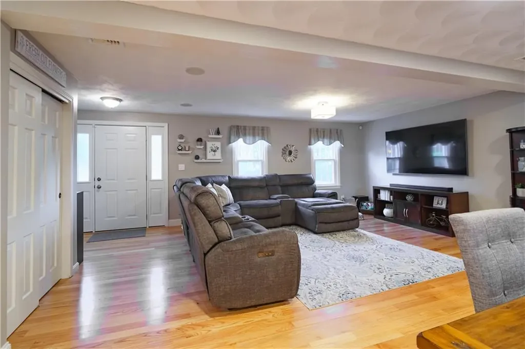 15 Winterberry Drive Coventry RI 02816