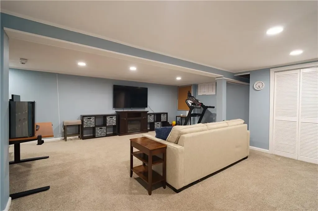 15 Winterberry Drive Coventry RI 02816