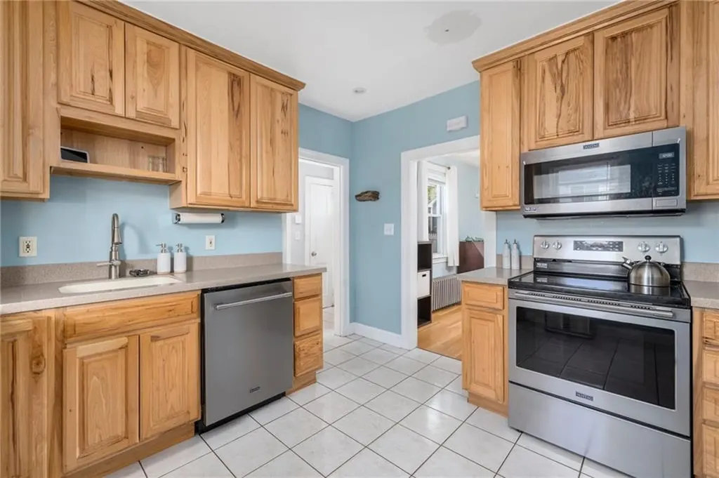 40 Grand View Drive Warwick RI 02886