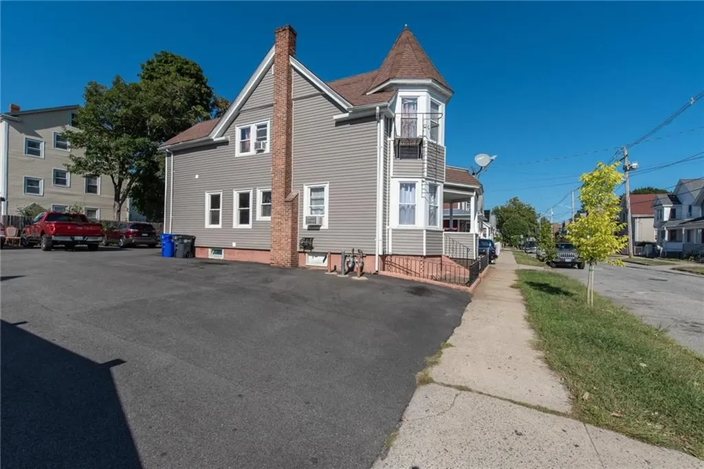 307 California Avenue Providence RI 02905