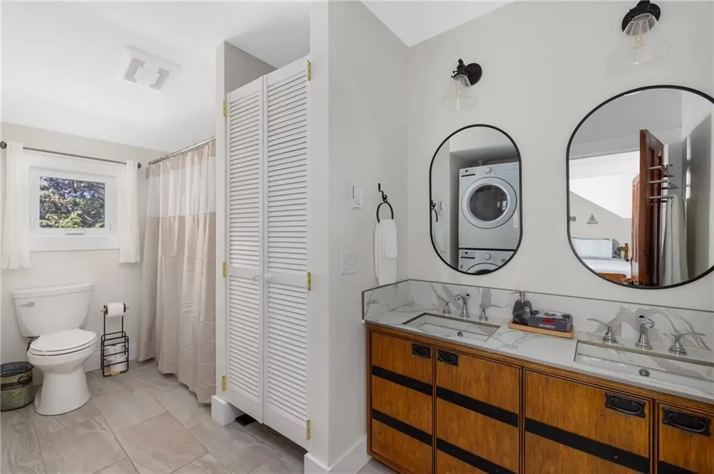 33 Clinton Avenue Jamestown RI 02835