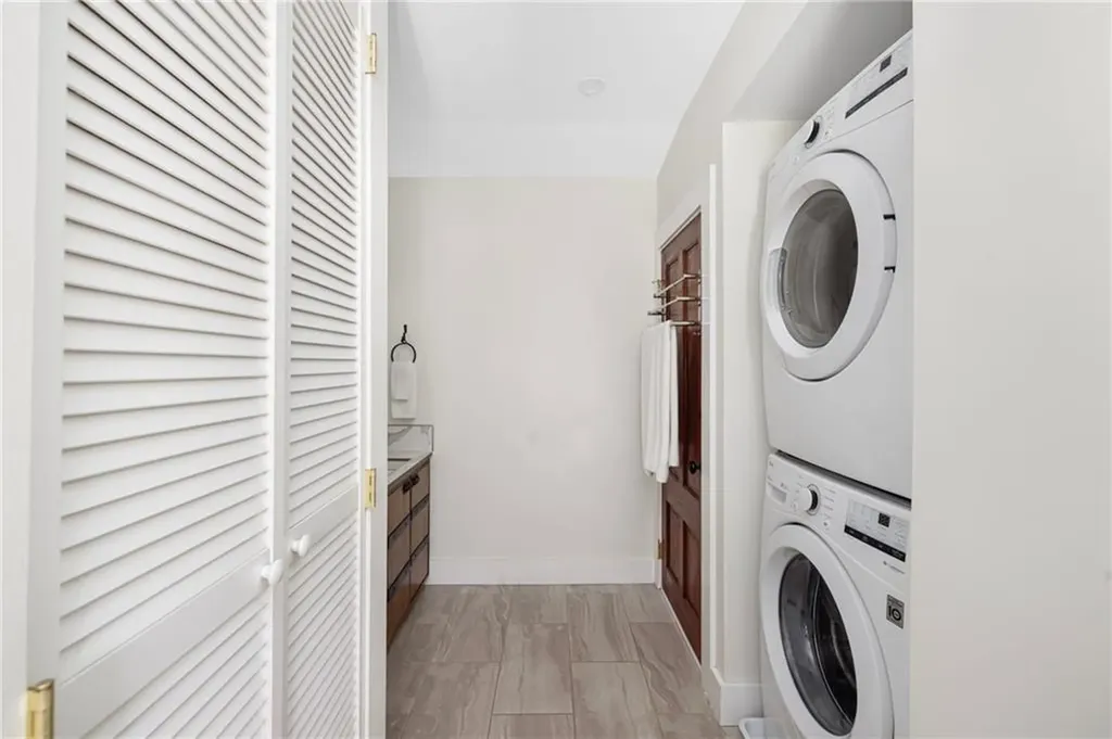 33 Clinton Avenue Jamestown RI 02835