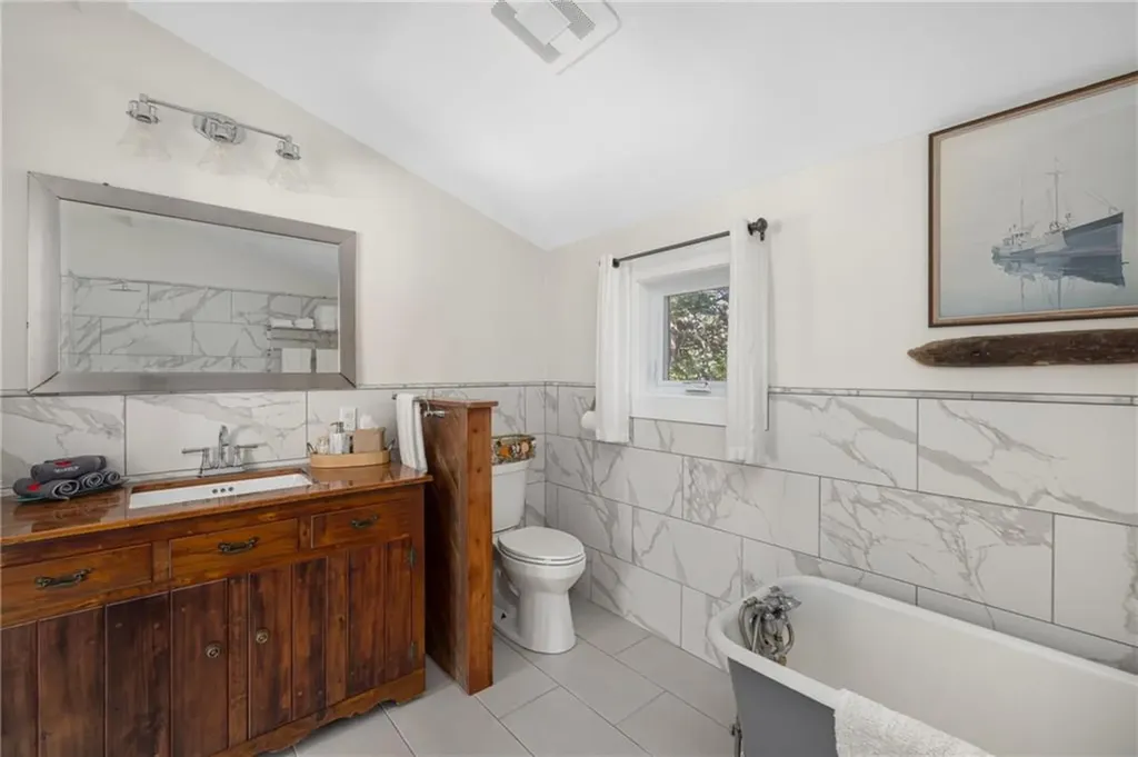 33 Clinton Avenue Jamestown RI 02835