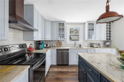 33 Clinton Avenue Jamestown RI 02835